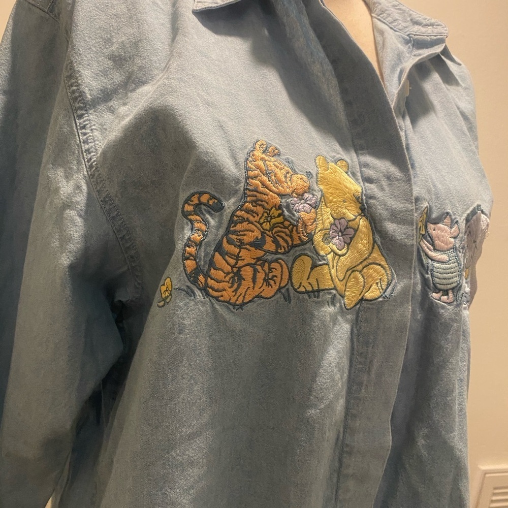 Disney Winnie the Pooh Tigger Eeyore Women’s Denim Button Down Size M/L - Picture 4 of 15